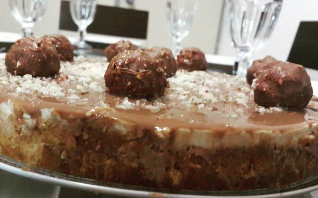 Cheesecake de bombom com castanha-do-pará