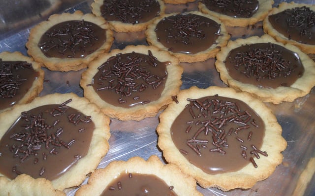 Biscoitinho com cobertura de chocolate