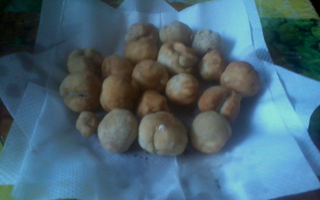 Bolinha frita com margarina