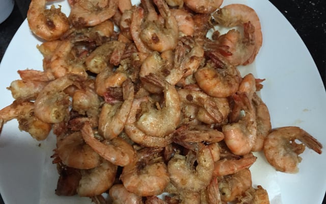 Camarão frito de praia