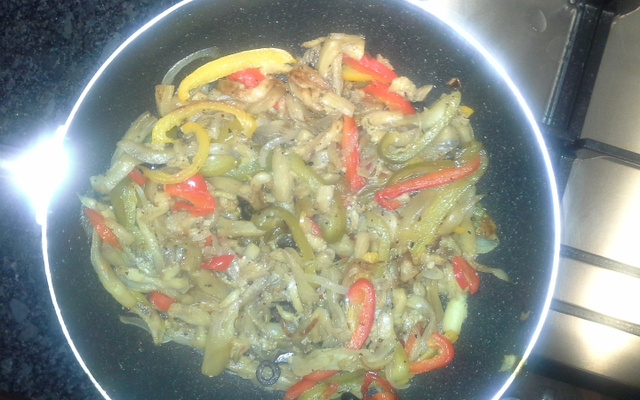 Salada de berinjela e pimentão