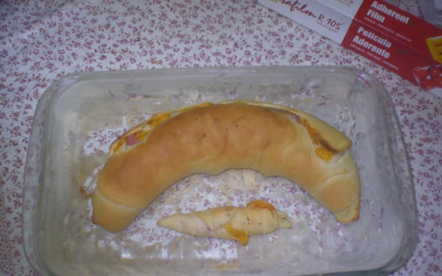 Pizza enrolada com recheio misto