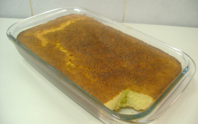 Bolo cremoso de coco