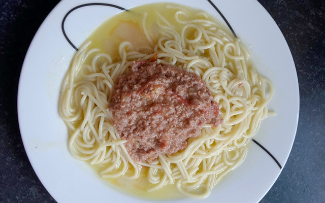 Espaguete com carne (simples, gostoso e rápido)