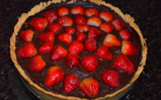 Torta de morango com chocolate trufado
