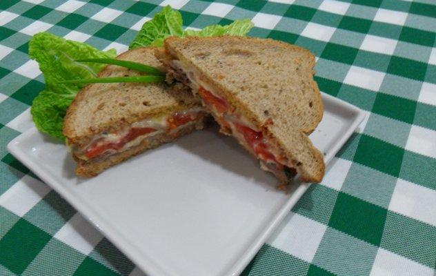 Sanduíche com rosbife da Abima