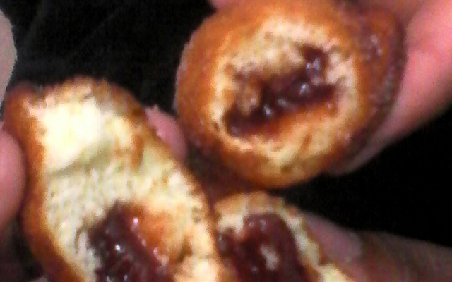 Bolinho de chuva com goiabada