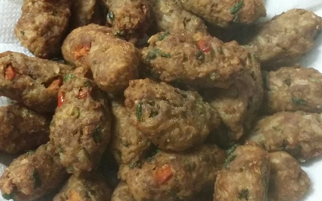 Bolinho de arroz com carne moída