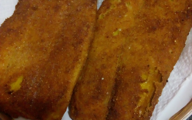 Bife de casca de banana à milanesa