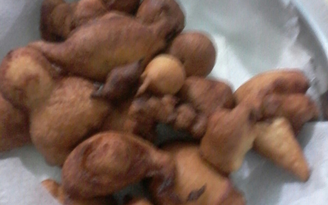 Bolinho de chuva com bananas