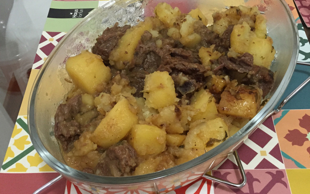 Carne de panela com batata