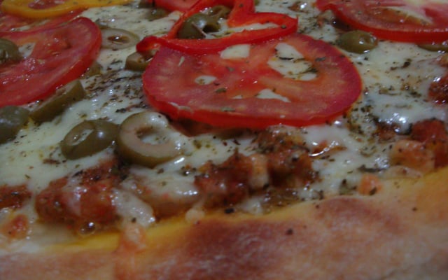 Massa de pizza com máquina de fazer pão