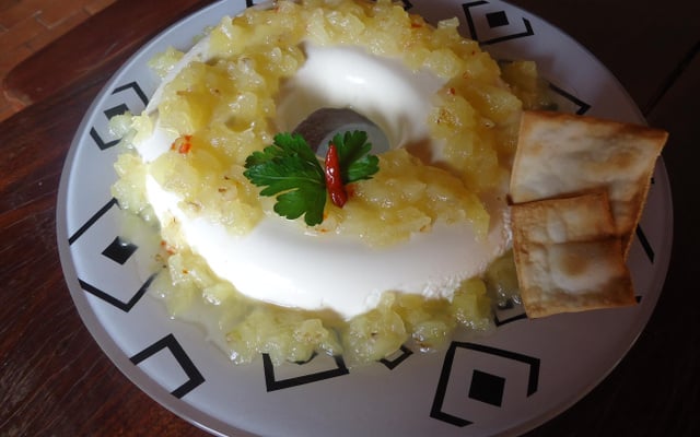 Mousse de requeijão com geléia de abacaxi e pimenta