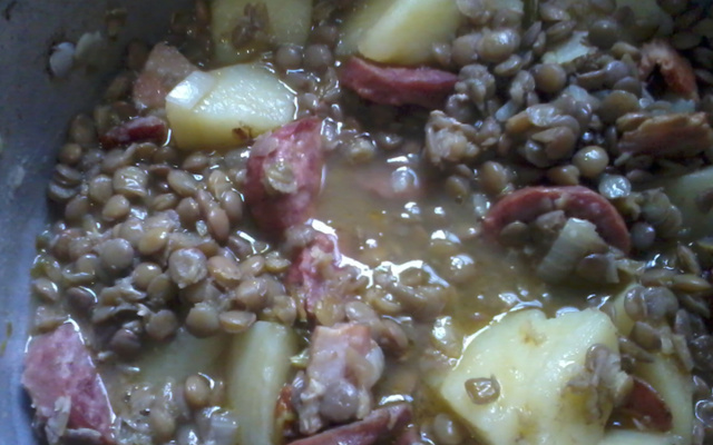 Lentilha com linguiça (receita espanhola)