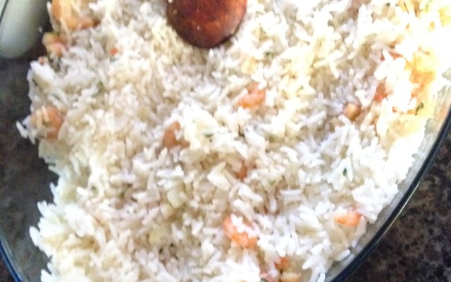 Arroz à grega com camarão