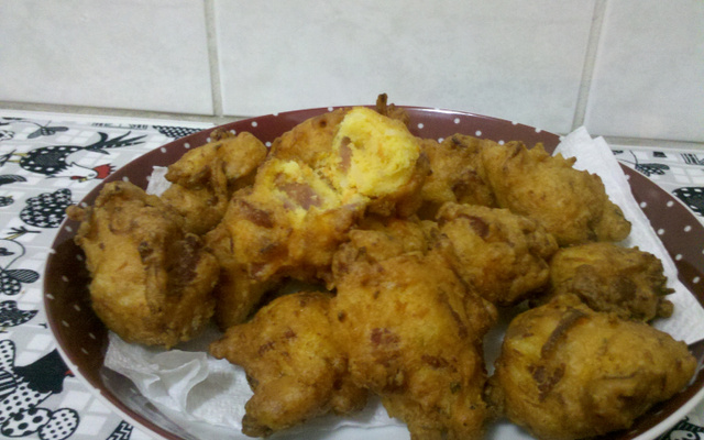 Bolinho de arroz com calabresa