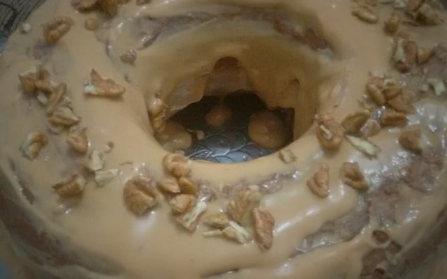 Bolo de nozes com doce de leite