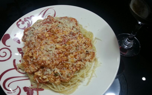 Linguine prático ao molho de tomate e ricota