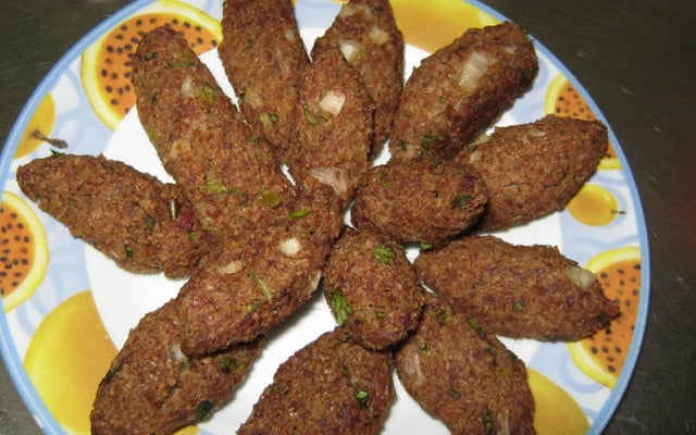 Quibe assado com coentro