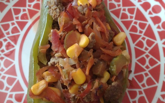 Pimentão recheado com carne moída