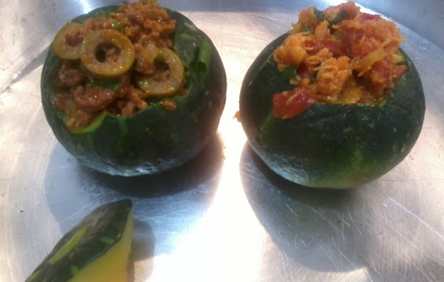 Abobrinha recheada com frango