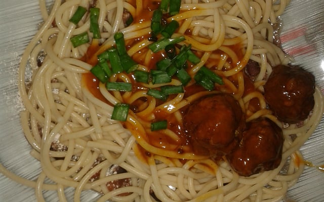 Macarrão com almôndegas rápido e barato