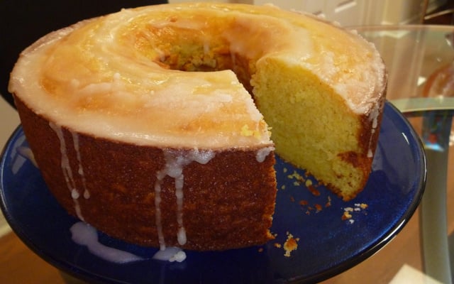 Bolo de laranja com casca fácil