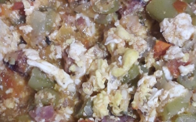 Vagem com ovos e tomates