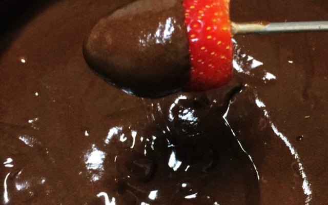 Fondue de chocolate fácil no micro-ondas