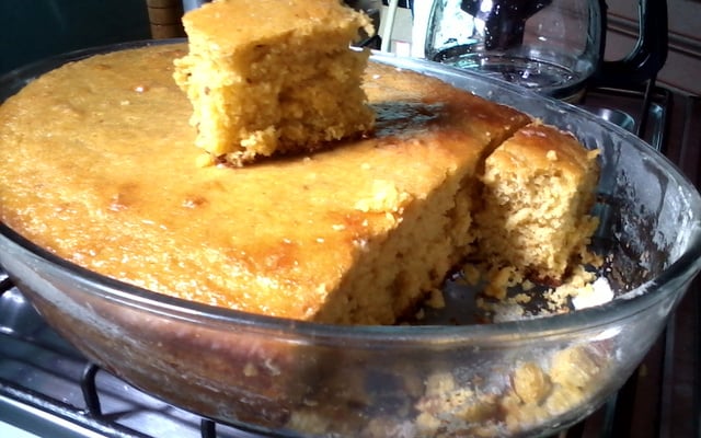 Bolo fácil e delicioso de milho verde