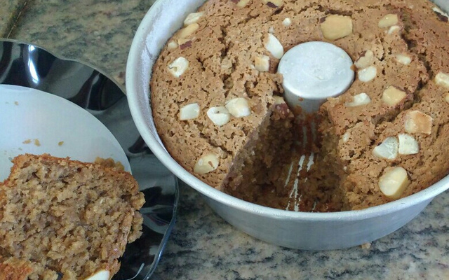 Bolo de banana, canela e castanha integral