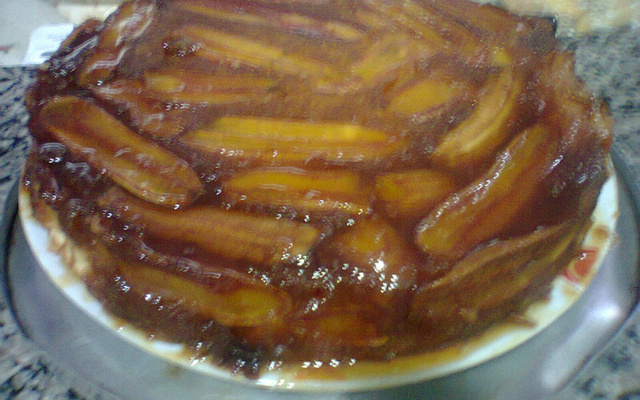 Torta de banana caramelada
