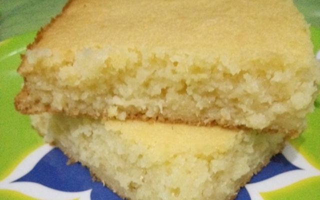 Bolo de aipim batido a mão