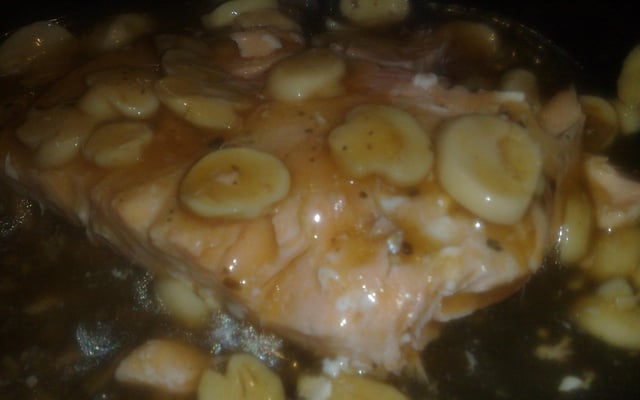 Salmão ao molho madeira com champignons