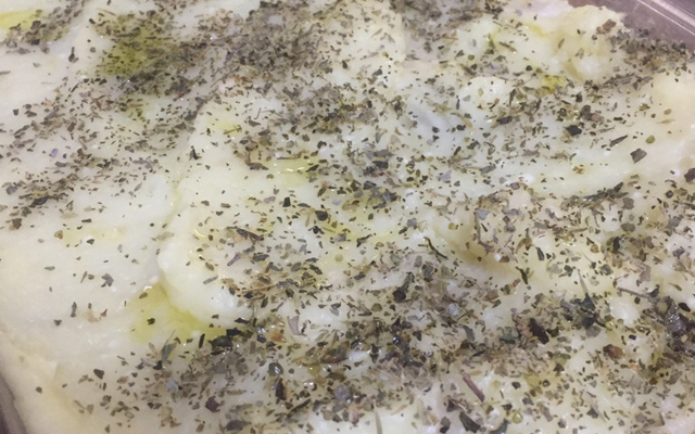 Filé de merluza com batata no forno