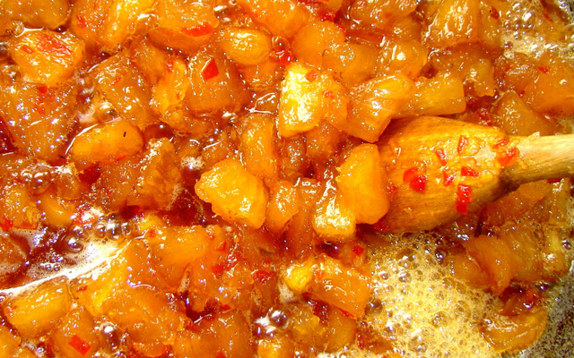 Abacaxi caramelizado com pimenta