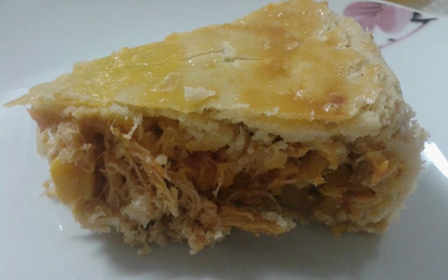 Empadão de frango de massa com óleo