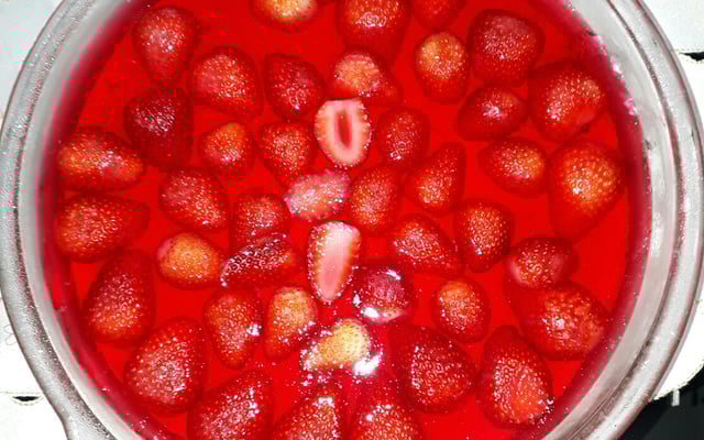 Torta de gelatina com morangos