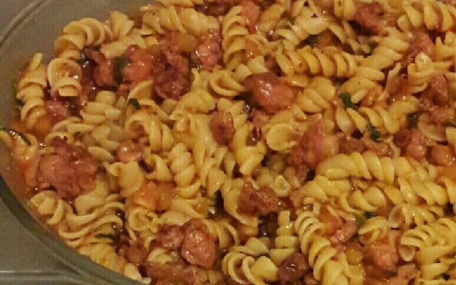 Macarrão ao molho de linguiça fresca