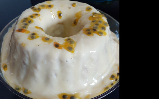Bolo de gelatina de maracujá