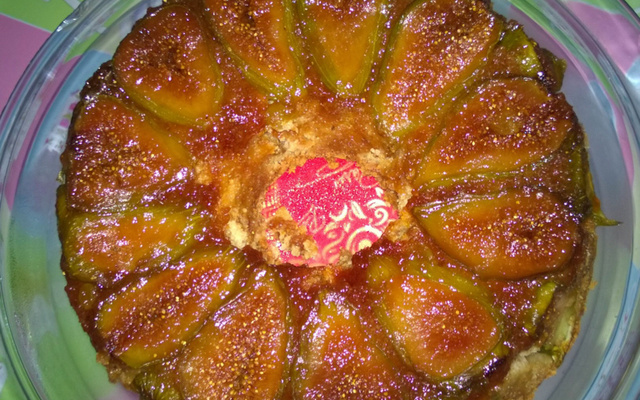 Bolo de figo e nozes