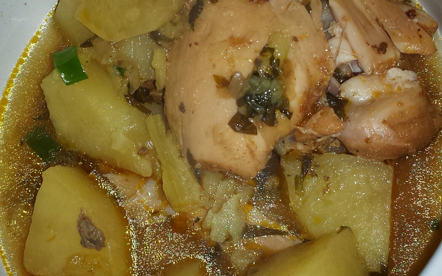 Sobrecoxa na panela de pressão