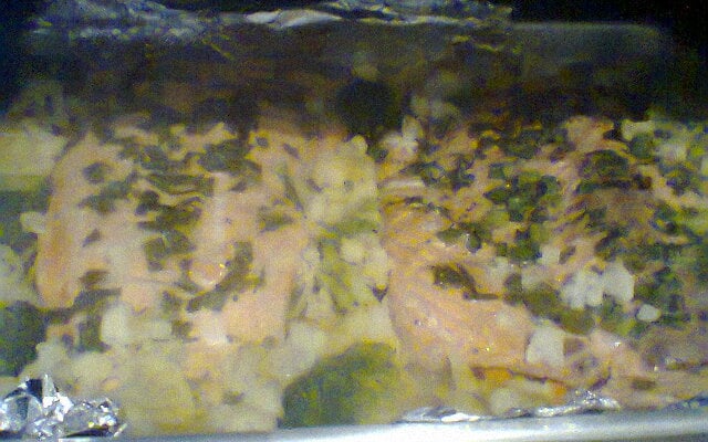 Salmão com legumes no forno