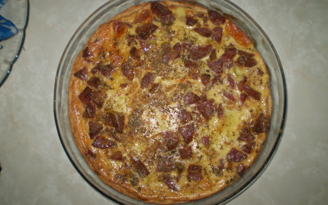 Quiche de mussarela com calabresa