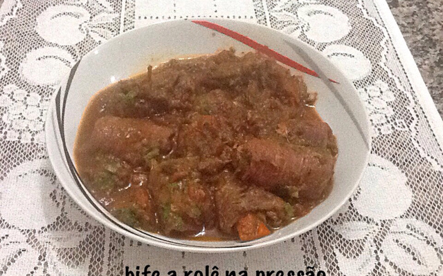 Bife à rolê na pressão