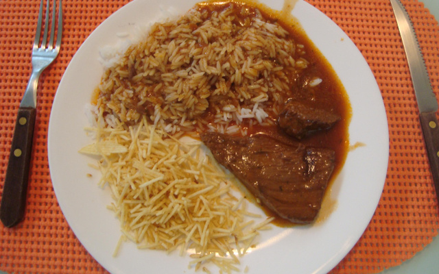 Carne ao molho de cerveja preta