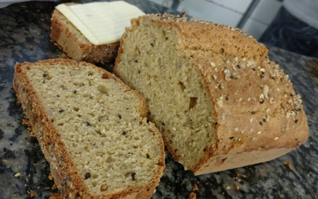 Pão sem glúten de liquidificador