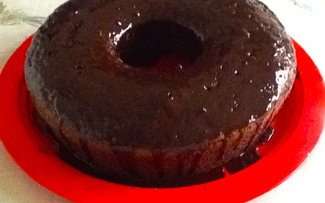 Bolo de chocolate integral com cobertura