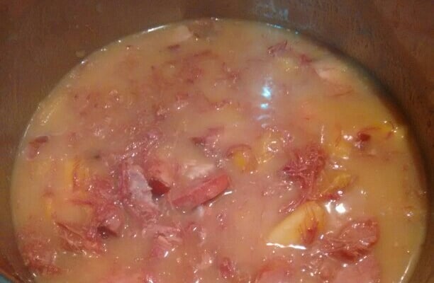 Sopa de mandioca com carne seca