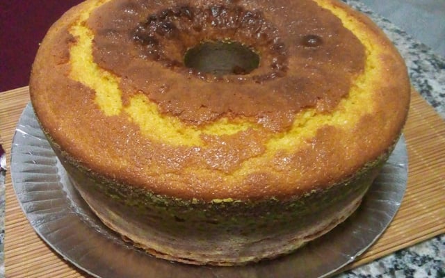 Bolo de fubá com goiabada